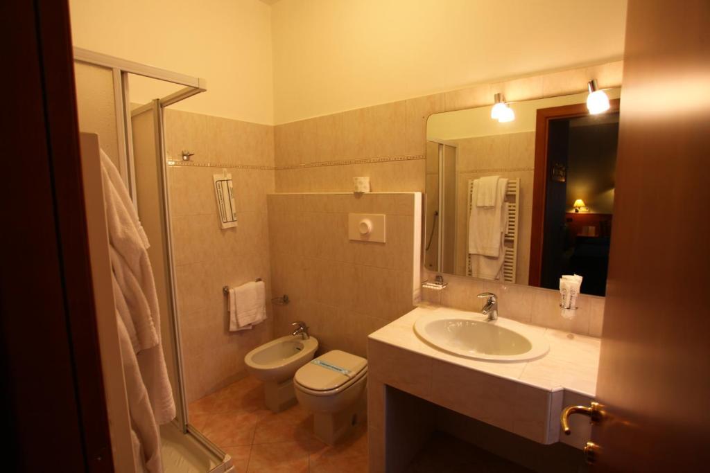 Hotel Lincoln Cinisello Balsamo Room photo